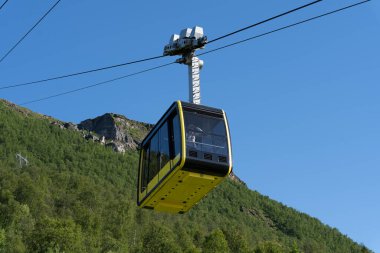 Tromso, Norveç - 07.04.2024: Tromso, Norveç 'te Fjellheisen teleferiği