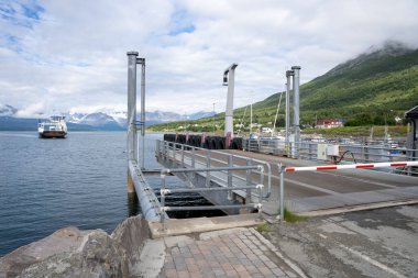 Olderdalen, Norveç - 07.08.2024: Lauvstad feribotu Olderdalen Limanı, Norveç