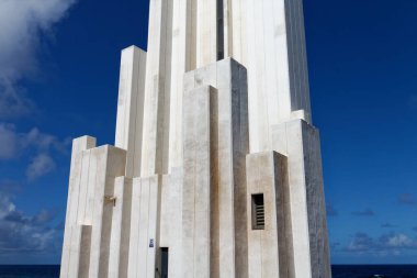 Punta del Hidalgo 'daki modern deniz feneri Tenerife, Kanarya Adaları, İspanya.
