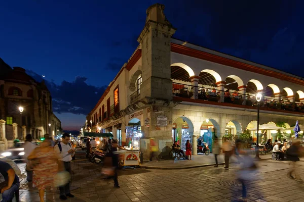 2017年5月 墨西哥瓦哈卡州瓦哈卡市中心的Zocalo夜生活 图库照片