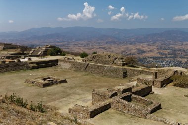 Oaxaca (Oaxaca) dışında Monte Alban arkeolojik alanı. Meksika, Mayıs 2017.