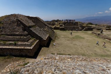 Oaxaca (Oaxaca) dışında Monte Alban arkeolojik alanı. Meksika, Mayıs 2017.