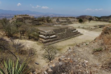 Oaxaca (Oaxaca) dışında Monte Alban arkeolojik alanı. Meksika, Mayıs 2017.