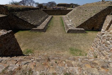Oaxaca (Oaxaca) dışında Monte Alban arkeolojik alanı. Meksika, Mayıs 2017.