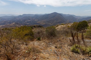 Oaxaca eyaletinde Hierve el Agua cazibesi. Nisan 2017.