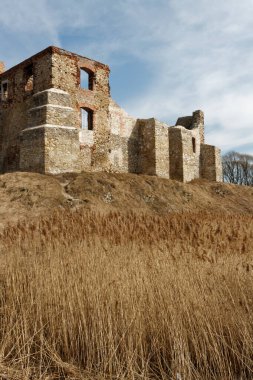 Güney Polonya 'daki Kartal Yuvaları Patikası boyunca Orta Çağ Şatosu' nun kalıntıları Siewierz Kalesi.. 
