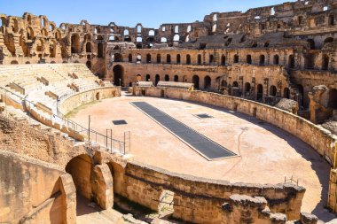 El-Jem 'deki antik Roma amfitiyatrosunun kalıntıları. Kuzey Afrika 'daki en büyük kolezyum, Tunus.