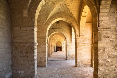 Mahdiya Büyük Camii 'nin avlusu, Mahdia, Tunus.