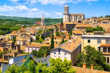 Girona ve Katedrali, Catalonia, İspanya Hava manzarayı.