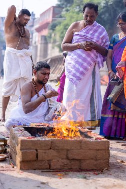 Varanasi, Uttar Pradesh, India - November 2022: Unidentified brahmin male performing shraadh rituals on ghat near ganges in varanasi. Varanasi is oldest city in India with rich culture and diversity.