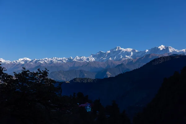 喜马拉雅山 喜马拉雅山上覆盖着积雪的全景 Kedarnath山谷冬季喜马拉雅山景观 — 图库照片