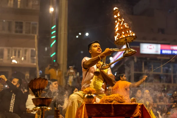 바라나시 우타르프라데시 2022 Ganga Aarti Portrait Young Priest Perspective Dashashwamedh — 스톡 사진