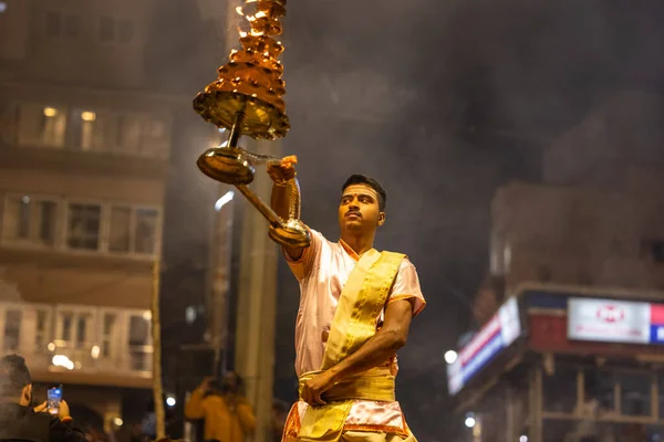 Varanasi Uttar Pradesh India Noviembre 2022 Ganga Aarti Retrato Joven —  Fotos de Stock