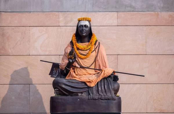 Varanasi Uttar Pradesh India Novembre 2022 Statua Con Ghirlande Fiori — Foto Stock