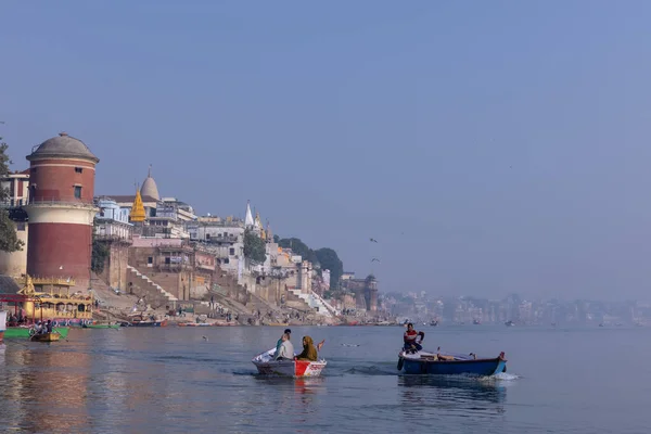 Varanasi Uttar Pradesh Indie Listopad 2022 Turisté Užívají Vyjížďky Lodích — Stock fotografie