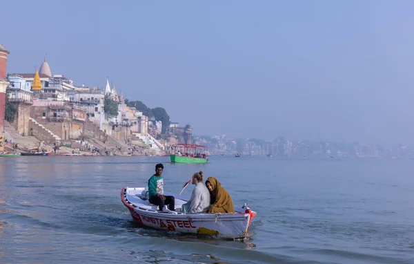 Varanasi Uttar Pradesh Indien November 2022 Turister Nyder Bådtur Floden - Stock-foto