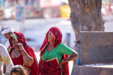 Puşkar, Rajasthan, Hindistan - Kasım 2022: Puşkar Fuarı, Rajasthan 'lı kadın portresi.