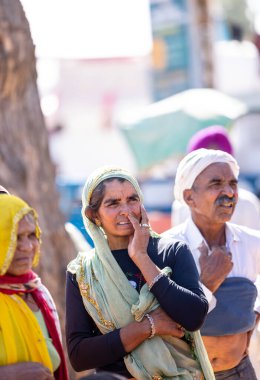 Puşkar, Rajasthan, Hindistan - Kasım 2022: Puşkar Fuarı, Rajasthan 'lı kadın portresi.