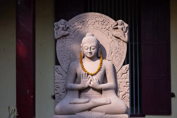 神様の仏教美術 インド石造の主仏像 — ストック写真