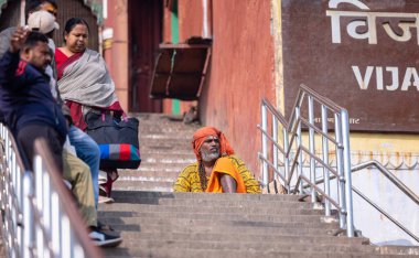 Varanasi, Uttar Pradesh, Hindistan: Varanasi şehrinde tanımlanamayan Hintliler.