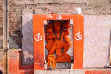 Varanasi, Uttar Pradesh, Hindistan - 20 Kasım 2022: Tapınak mimarisi, Varanasi şehrindeki nehir çeteleri yakınlarındaki Lord Hanuman 'ın miras tapınağının mimarisi.
