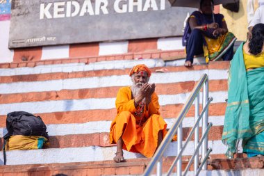Varanasi, Uttar Pradesh, Hindistan: Varanasi şehrinde tanımlanamayan Hintliler.