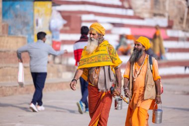 Varanasi, Uttar Pradesh, Hindistan: Varanasi şehrinde tanımlanamayan Hintliler.