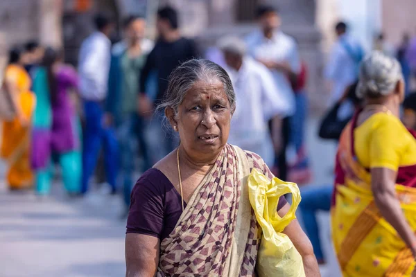 Варанаси Уттар Прадеш Индия Неопознанная Индийская Женщина Городе Варанаси — стоковое фото