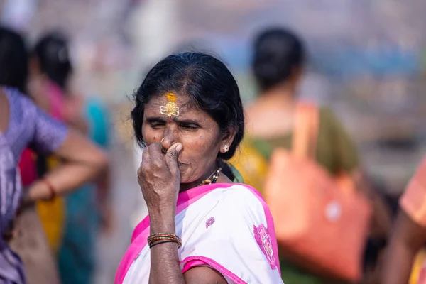 Varanasi Uttar Pradesh Indien Oidentifierad Indisk Kvinna Staden Varanasi — Stockfoto