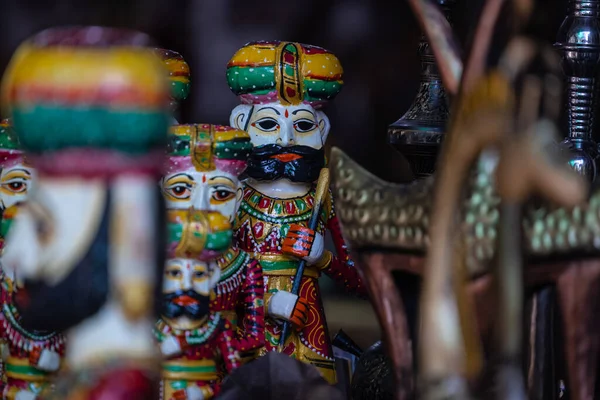 Sztuka Drewniana Ręcznie Robione Kolorowe Drewniane Pamiątki Rajasthani Mężczyzna Sklepie — Zdjęcie stockowe
