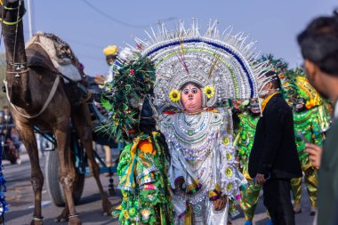 Bikaner, Rajasthan, Hindistan - 13 Ocak 2023 - Chhau dansı, ayrıca Chau ya da Chhaau olarak da yazılır, Hindistan 'ın doğu kesiminde, kabile ve halk geleneklerine dayanan yarı klasik Hint dansı..