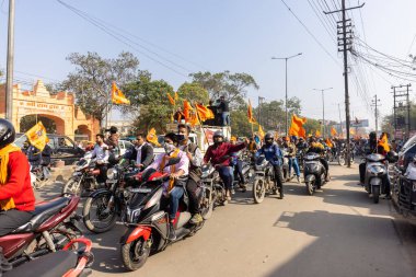 Gaziabad, Uttar Pradesh, Hindistan Ocak 09 2021: Ayodhya 'daki Lord Ram tapınağı lehine düzenlenen mitinglere katılan insanlar. 