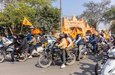 Gaziabad, Uttar Pradesh, Hindistan Ocak 09 2021: Ayodhya 'daki Lord Ram tapınağı lehine düzenlenen mitinglere katılan insanlar. 