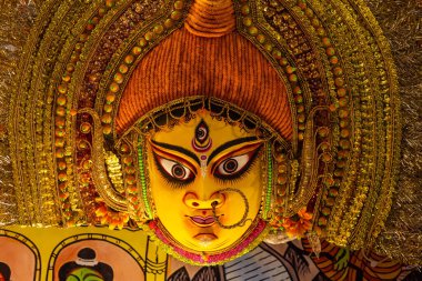 Durga Puja, Pandal 'daki Durga Tanrıçası Durga' nın bir idolüdür ve Bengali için dünya çapında en önemli Hindu festivalidir..