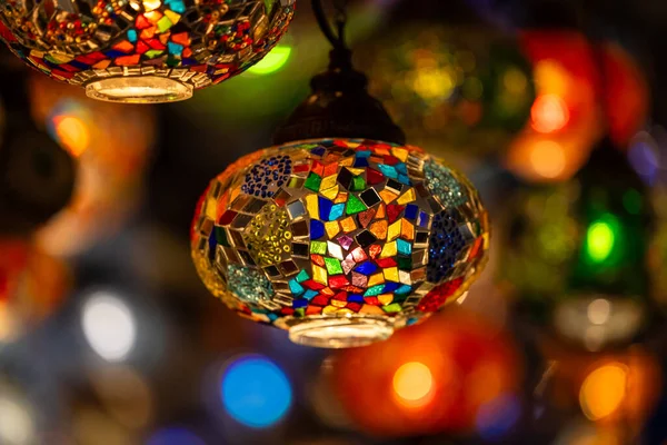 Turquia Mercado Com Muitas Lâmpadas Tradicionais Coloridas Artesanais Turcas Lanternas — Fotografia de Stock