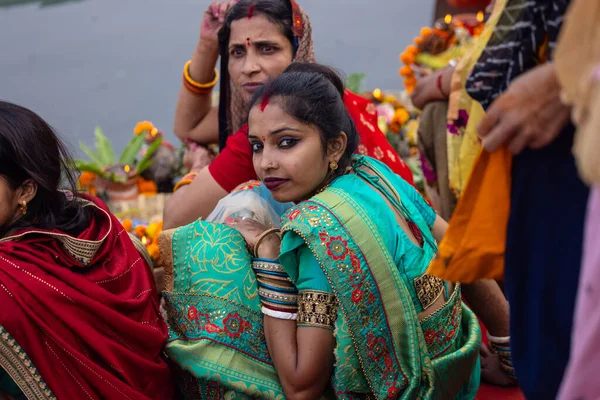 Stock image Ghaziabad, Uttar Pradesh, India - October 30 2022: Chhath Puja, Indian hindu female devotee performing rituals of chhath puja while standing in river to worship lord sun during sunset.