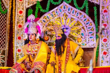 Gaziabad, Uttar Pradesh, Hindistan - 27 Eylül 2022: Ramlila 'da ramayana karakterini canlandıran sanatçı.