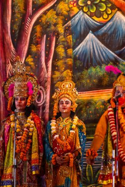 Gaziabad, Uttar Pradesh, Hindistan - 27 Eylül 2022: Ramlila 'da ramayana karakterini canlandıran sanatçı.