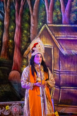 Gaziabad, Uttar Pradesh, Hindistan - 27 Eylül 2022: Ramlila 'da ramayana karakterini canlandıran sanatçı.