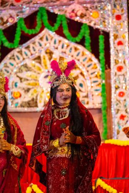 Gaziabad, Uttar Pradesh, Hindistan - 27 Eylül 2022: Ramlila 'da ramayana karakterini canlandıran sanatçı.