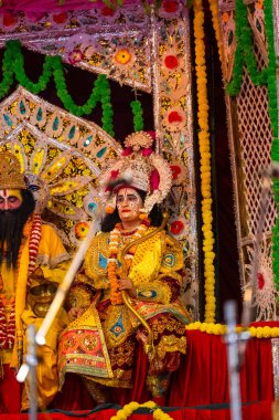 Gaziabad, Uttar Pradesh, Hindistan - 27 Eylül 2022: Ramlila 'da ramayana karakterini canlandıran sanatçı.