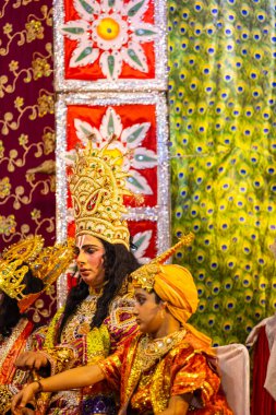 Gaziabad, Uttar Pradesh, Hindistan - 27 Eylül 2022: Ramlila 'da ramayana karakterini canlandıran sanatçı.