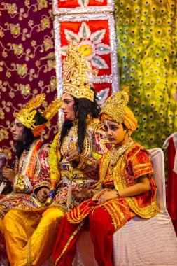 Gaziabad, Uttar Pradesh, Hindistan - 27 Eylül 2022: Ramlila 'da ramayana karakterini canlandıran sanatçı.