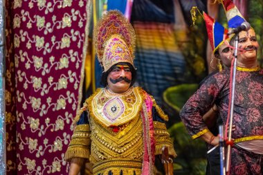 Gaziabad, Uttar Pradesh, Hindistan - 27 Eylül 2022: Ramlila 'da ramayana karakterini canlandıran sanatçı.