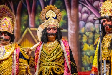 Gaziabad, Uttar Pradesh, Hindistan - 27 Eylül 2022: Ramlila 'da ramayana karakterini canlandıran sanatçı.