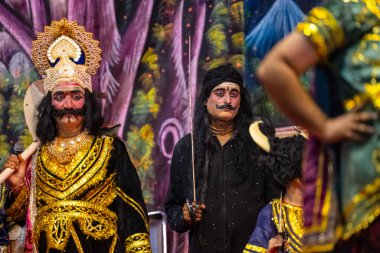 Gaziabad, Uttar Pradesh, Hindistan - 27 Eylül 2022: Ramlila 'da ramayana karakterini canlandıran sanatçı.
