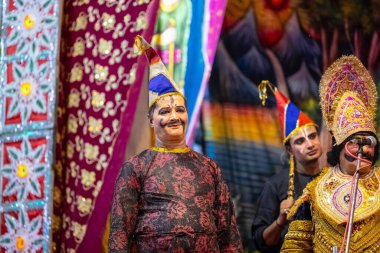 Gaziabad, Uttar Pradesh, Hindistan - 27 Eylül 2022: Ramlila 'da ramayana karakterini canlandıran sanatçı.
