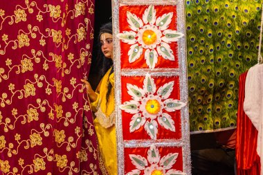 Gaziabad, Uttar Pradesh, Hindistan - 27 Eylül 2022: Ramlila 'da ramayana karakterini canlandıran sanatçı.