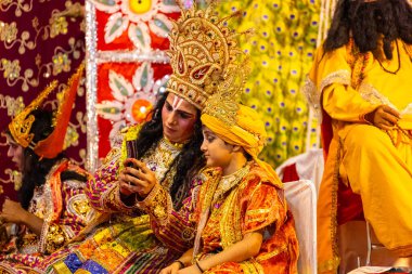 Gaziabad, Uttar Pradesh, Hindistan - 27 Eylül 2022: Ramlila 'da ramayana karakterini canlandıran sanatçı.