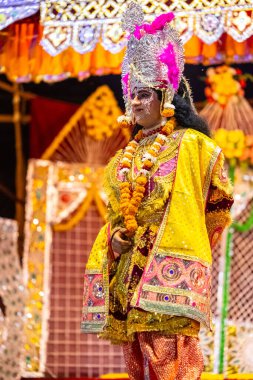 Gaziabad, Uttar Pradesh, Hindistan - 27 Eylül 2022: Ramlila 'da ramayana karakterini canlandıran sanatçı.